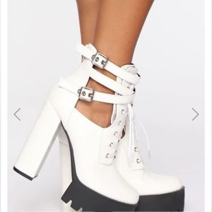 Grunge high heeled booties